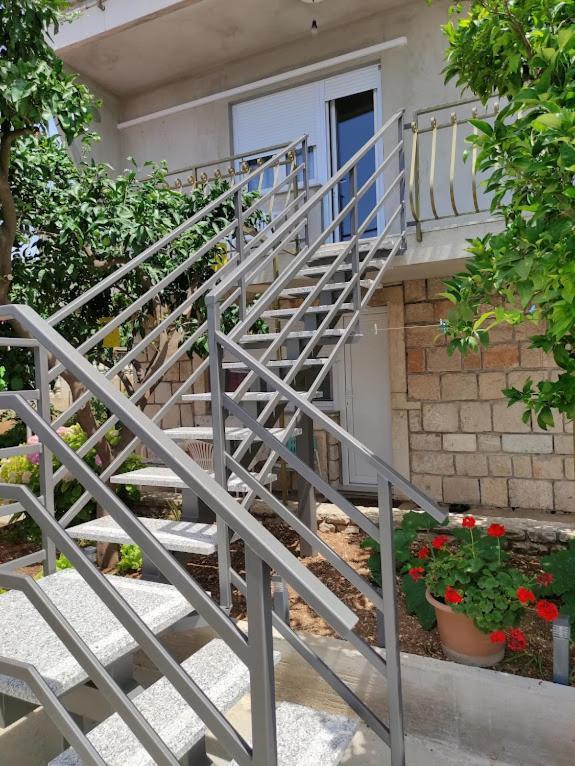 Apartmani Mila A1 & A2 & 3 Trogir Ngoại thất bức ảnh